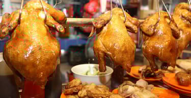foto da comida de rua hawker center em singapura