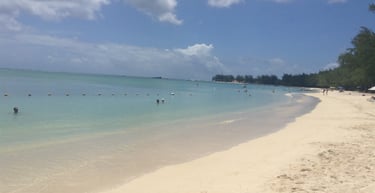 vista da praia de mont choisy em port louis ilhas mauricio