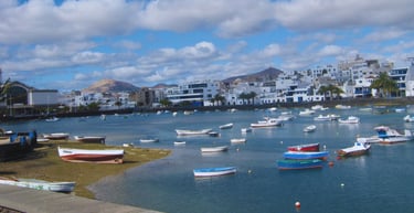 vista dos barcos ancorados em Arrecife Lanzarote