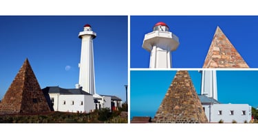 Donkin Reserve em Port Elizabeth (Nelson Mandela Bay), com a pirâmide de pedra memorial e o farol histórico ao fundo