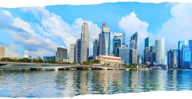 Singapura City Skyline vista do navio.