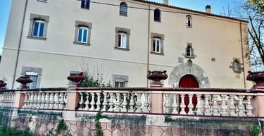 Renovación de fachada principal en masía histórica en Castellbisbal