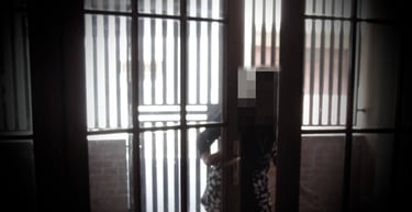 صورة من المحتجز في كروتوني، زينب عبد الكريم علي، تسهيل العبور باسم المعارض الخيرية التشكيلية، كروتوني - ايطاليا 