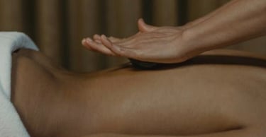 Massage sur le bas du dos