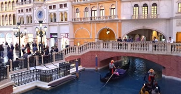 Finn's Footprints Las Vegas Nevada Budget Travel Review