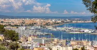foto da vista para o centro da cidade de palma mallorca