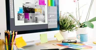 création visuelle colorée, illustrant l’expertise digitale de Planeo Digital.