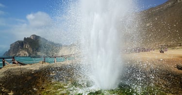 foto da praia al mughsail em salalah oman