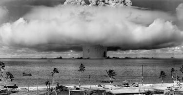 Photo d'un essai nucléaire à l'atoll de Bikini