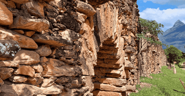 Bicame de Pedra construido com pedras, ponto turistico em Catas Altas MG