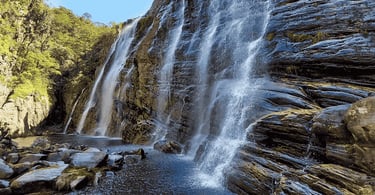 Cachoeira de Cocais, em Cocais, distrito de Barão de Cocais, quedas d’água sobre paredões rochosos