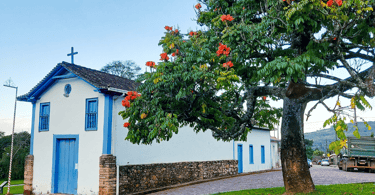 Igreja Histórica no centro histórico de morro d'água quente, distrito de Catas Altas, MG