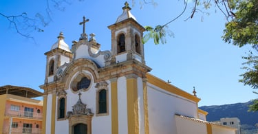 Igreja Histórica no Centro Turistico de Ouro Branco, Cidade Histórica em Minas Gerais