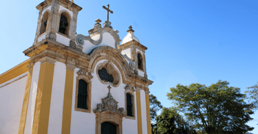Igreja Histórica no Centro Turistico de Ouro Branco, Cidade Histórica em Minas Gerais