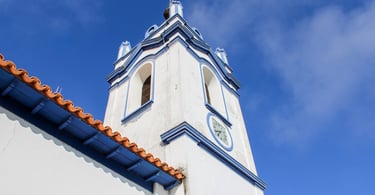 Torre de Igreja Histórica em Raposos, Cidade Histórica Pertinho de Belo Horizonte, MG