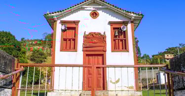 capela-colonial-em-itapanhoacanga-distrito-turistico-em-minas-gerais