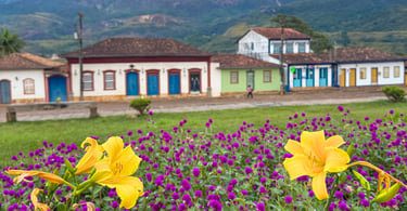 Praça central centro histórico e turistico de Catas Altas, cidade muito visitada em Minas Gerais