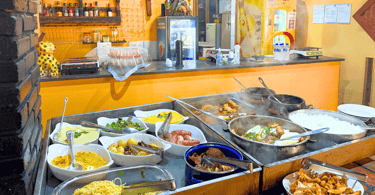 Fogão a lenha, com comida mineira no Restaurante Catana da Serra em Acuruí, Minas Gerais