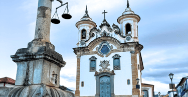 Igreja historica na praça Minas Gerais, centro turistico da cidade turistia Mariana MG