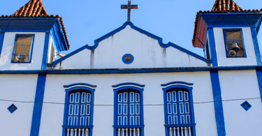 Igreja Matriz no centro turistico de Ipoema, Minas Gerais