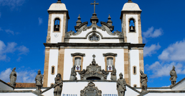 Igreja Matriz de Congonhas, com os 12 profetas do Aleijadinho em Minas Gerais
