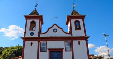 Igreja Matriz de Sabará com arquitetura barroca, cidade turistica em Minas Gerais