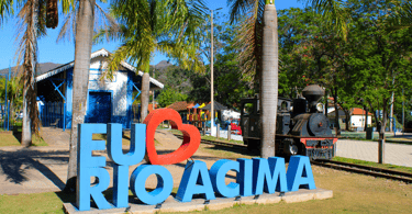 Letreiro Eu Amo Rio Acima, Na Praça da Ferrovia Histórica de Rio Acima, MG