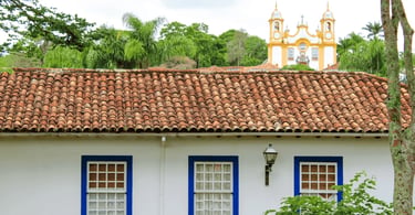 Casario colonial em Tiradentes, Minas Gerais, com Igreja Matriz de Santo Antônio ao fundo