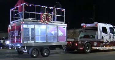Tusk at the 2025 Christmas parade - YouTube