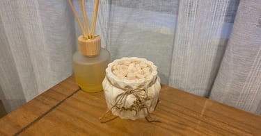 Stunning geometric jar, with twine bow. Filled with creamy soy wax and mini heart shaped wax melts. 