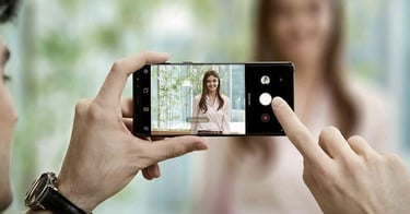 Giải thích nguyên nhân khiến khuôn mặt bị lệch khi chụp ảnh bằng camera sau