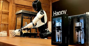 UN ROBOT DE TESLA ATENDIENDO EN UN MOSTRADOR