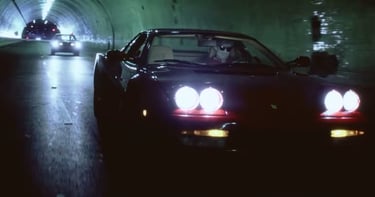Kavinsky e sua Ferrari Testarossa - cena do video clipe PhotoVision