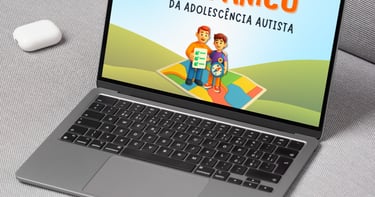 Notebook exibindo o curso Manual Antipânico na tela.