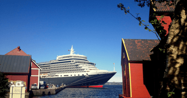 Navio ancorado em Bergen, Noruega — foto da autora.