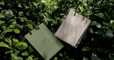 a shopping baguet bag with a name tag on it