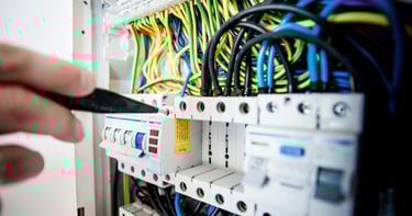 Antalya'da elektrik taahhüt hizmetleri sağlayan Zed Elektrik, kaliteli ve güvenli projeler sunuyor