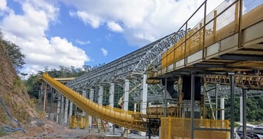 Serviço de montagem de estrutura metálica em fábrica