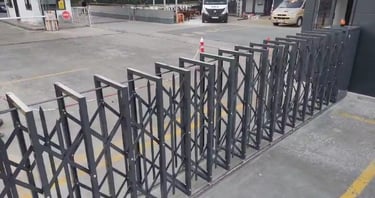 Akordiyon kapı geçiş kapısı güvenlik kapısı