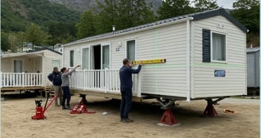 "Herramientas profesionales utilizadas para la nivelación de casas móviles y bungalow