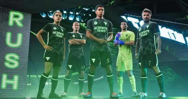 5 calciatori con la scritta rush