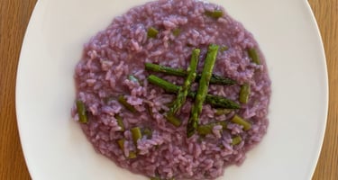 Plato de risotto con esparragos