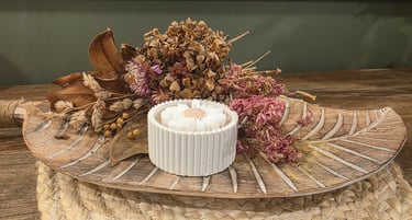 Lovely single flower, ribbed stone bowl. Contains soy wax & coconut scented.