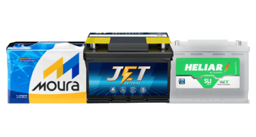 Três baterias automotivas alinhadas, apresentando as marcas Jet, Heliar e Moura em seus rótulos.
