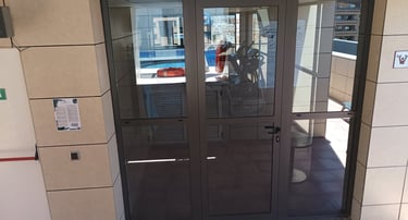 Puerta de entrada gimnasio