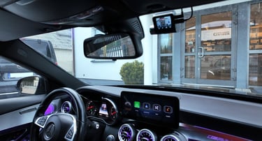 Wnętrze pojazdu z wideorejestratorem