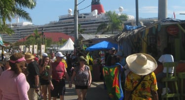 vista do navio atracado em falmouth jamaica