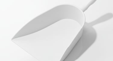 Pelle blanche plate HACCP vue de dessus. Large ouverture pour faciliter le prélèvement en vrac.