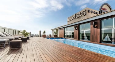 Hotel con Ventanas de aluminio RPT
