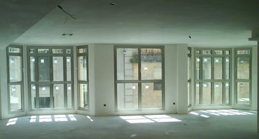 Variedad de Ventanas en edificio familiar.
